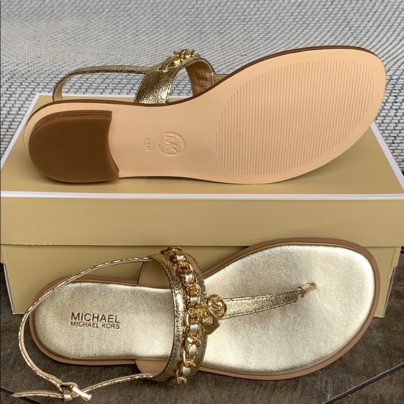 MICHAEL KORS ELSA THONG METALLIC PU PALE GOLD - Picture 6 of 16